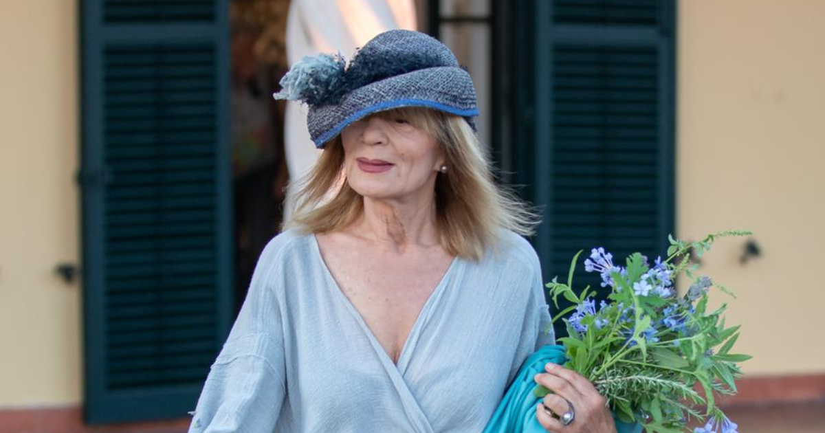 Đurđa Tedeschi bila na izložbi u Dubrovniku, privukla pažnju plavom kombinacijom