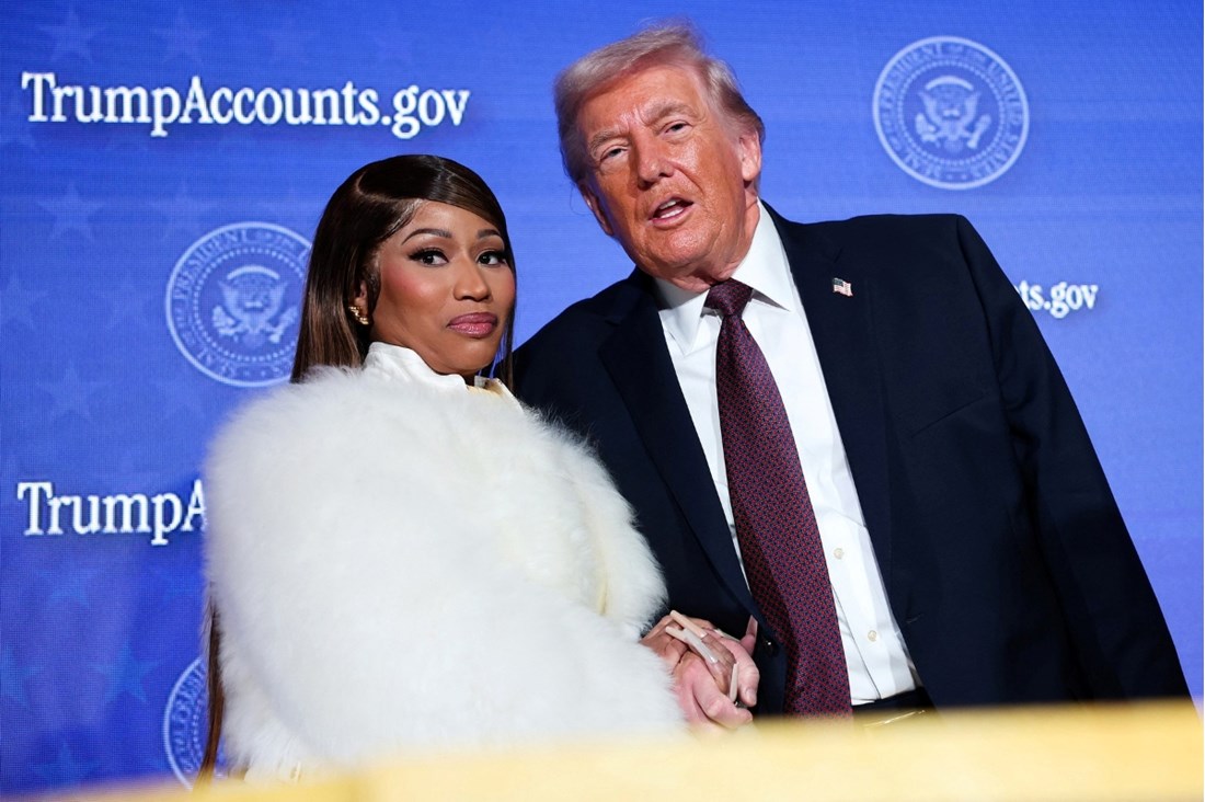 Nicki Minaj je od Trumpa dobila - Bibliju 😇