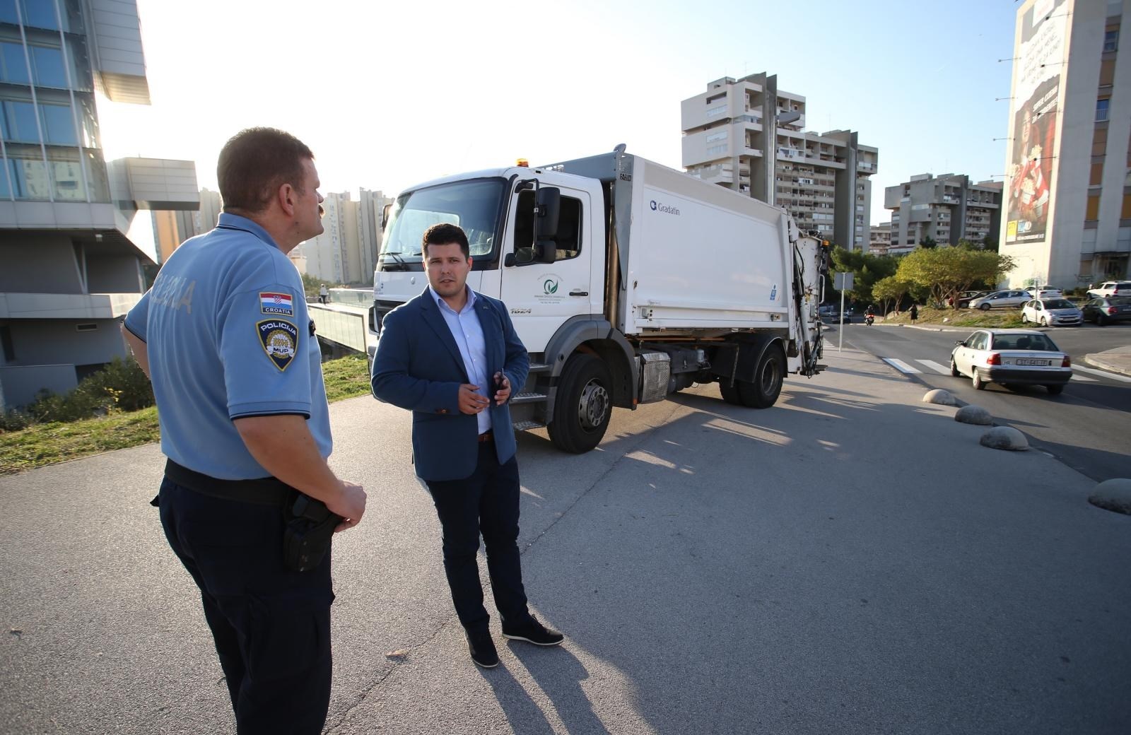 Gradonačelnik Vrgorca dovezao u Split kamion smeća