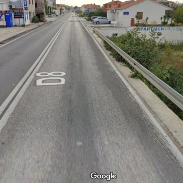 Na magistrali kod Splita došlo do sudara auta i dva biciklista