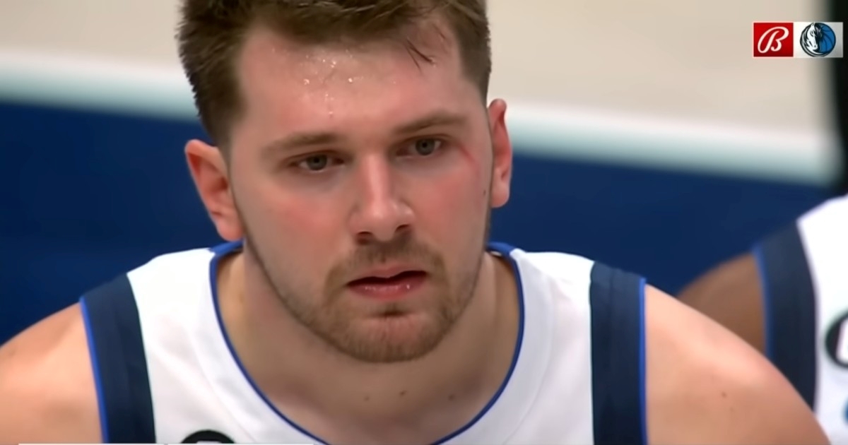 VIDEO Dončić pokazivao masnicu i tražio faul pa opsovao suca kad ga je odbio