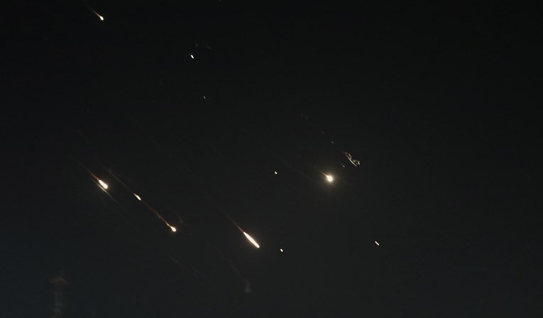 VIDEO Ovako je noćas izgledalo nebo nad Izraelom