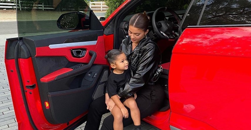 Kylie Jenner pokazala impresivnu garažu svoje dvogodišnje kćeri