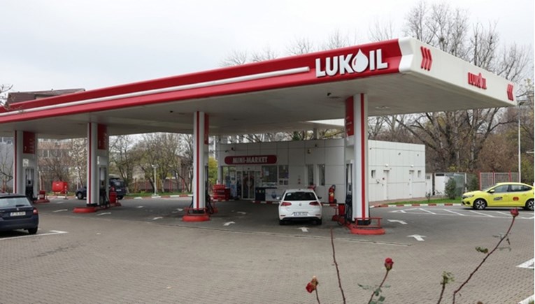 Bivši vlasnik 18+ stranica želi kupiti Lukoil?