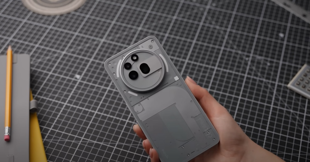 Predstavljen Nothing Phone (3a) Pro - neki ga nazivaju najružnijim telefonom dosad