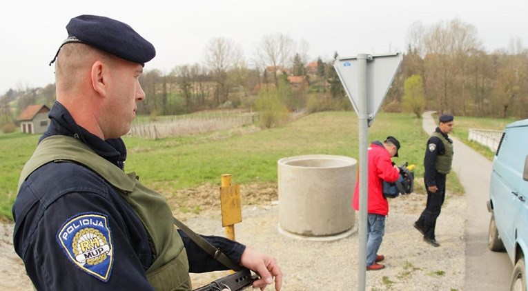 Tri Zagorca htjela prodati ilegalno oružje policajcu za 300.000 eura. Uhićeni su