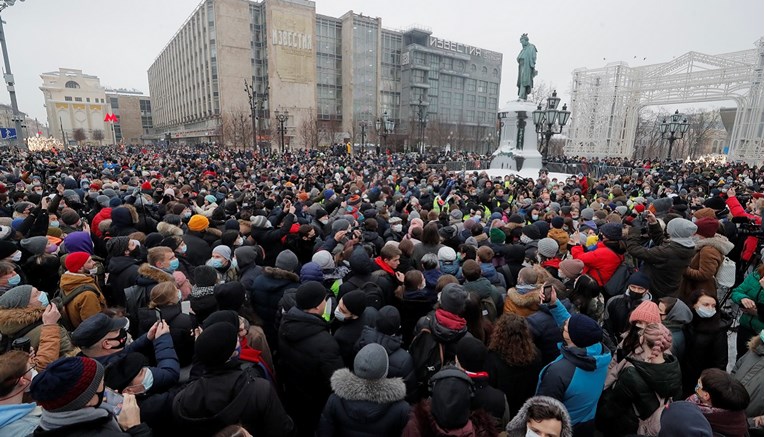 Putinov glasnogovornik tvrdi da je jučer na prosvjedima bilo malo ljudi. Nije baš