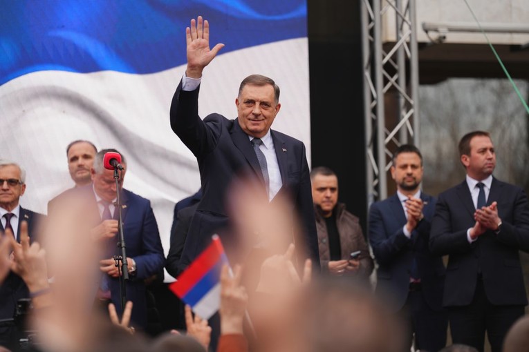 Schmidt potvrdio odlazak iz BiH. Dodik: Tužit ćemo ga zbog štete