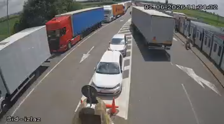 Kamioni na ulaz iz Srbije u Hrvatsku čekaju do šest sati