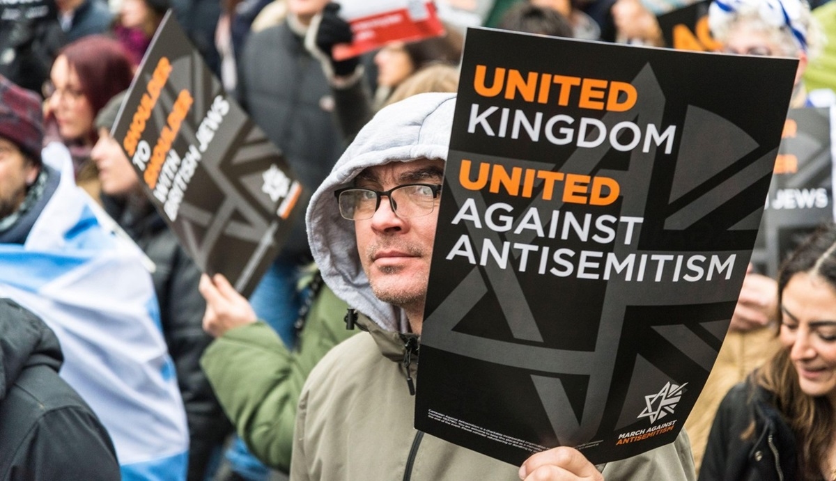 Židovska organizacija: 2023. najgora godina u Britaniji po antisemitizmu