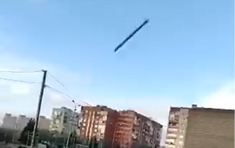 VIDEO Ukrajina: Ovo je raketa koja je pala u blizini naših vojnika. Preživjeli su