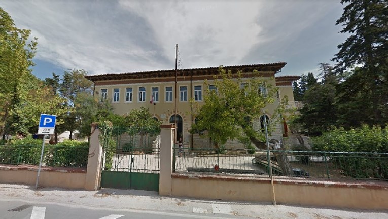 Policija i hitna u osnovnoj školi u Istri. Nekoliko učenika napalo dječaka (11)