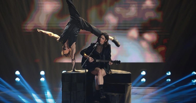 Tviteraši napadaju Miju Dimšić da je iskopirala hit Taylor Swift. Što vi kažete?