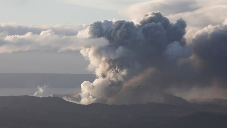 Zbog erupcije vulkana na Filipinima evakuirano preko 162.000 ljudi