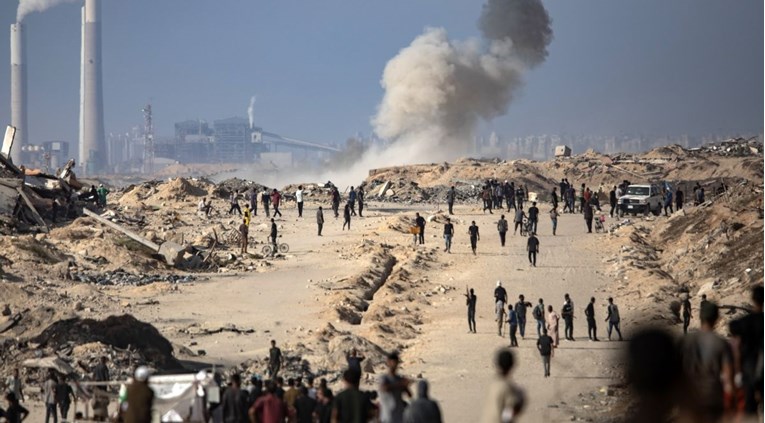 Poginula najmanje 21 osoba u Gazi, deseci ranjeni dok su čekali pomoć