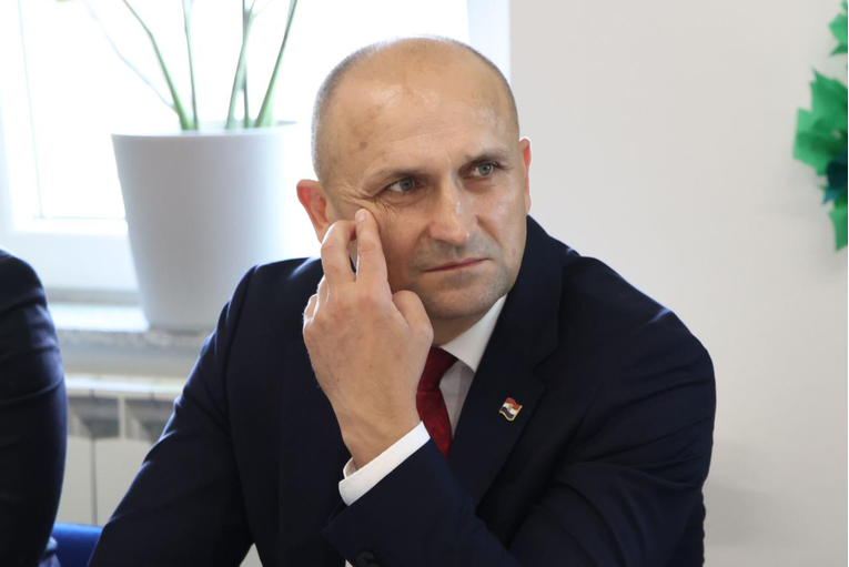 Srbija slavi Mladića. Anušić: Europa sada vidi pravo lice Vučićeve politike