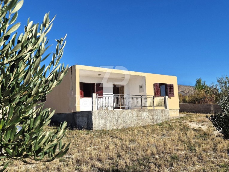 U Maslenici se prodaje prizemnica s pogledom na more za 200.000 eura