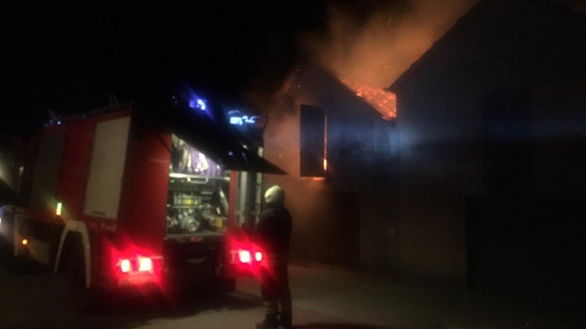 Požar u štali kod Sinja, stradalo osam svinja