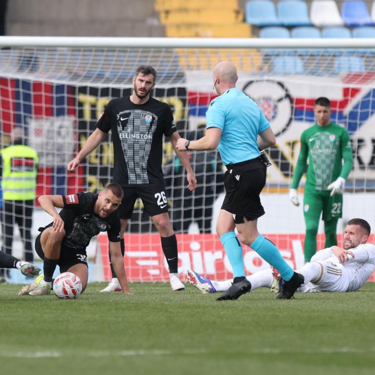 Elez ostao bez kluba