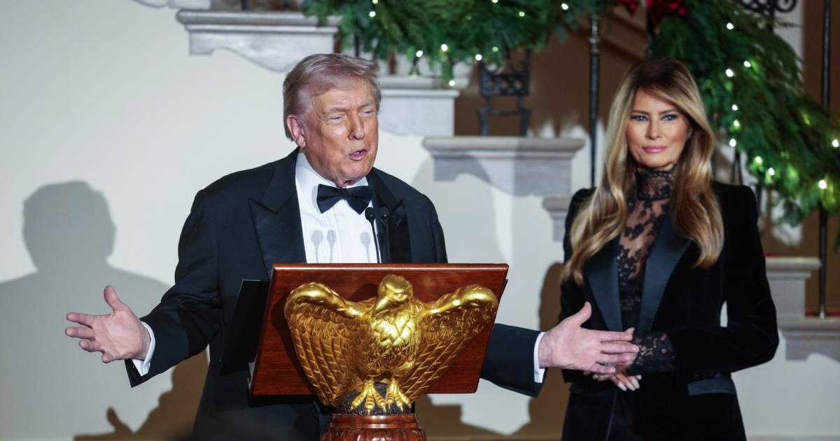 VIDEO "Ima li on dostojanstvo?": Trump detaljno opisivao Melanijino donje rublje