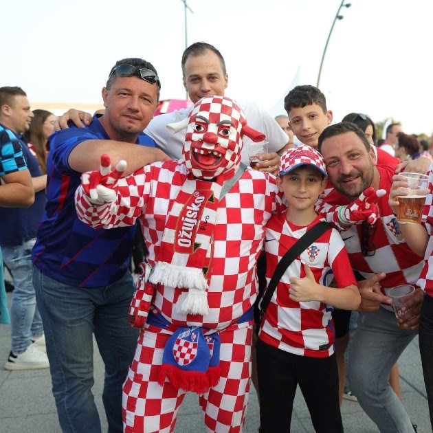 FOTO Navijačko ludilo u Osijeku. Stigao je i Cro Shrek