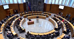 U Sloveniji vrijeđali zastupnike pred parlamentom, policija pokrenula istragu