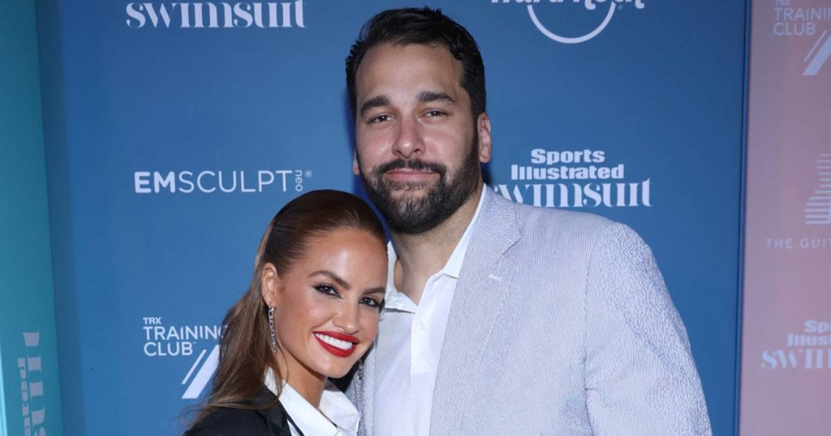 Tiktokerica Haley Baylee kaže da se razvela od NFL zvijezde jer je bio preobdaren