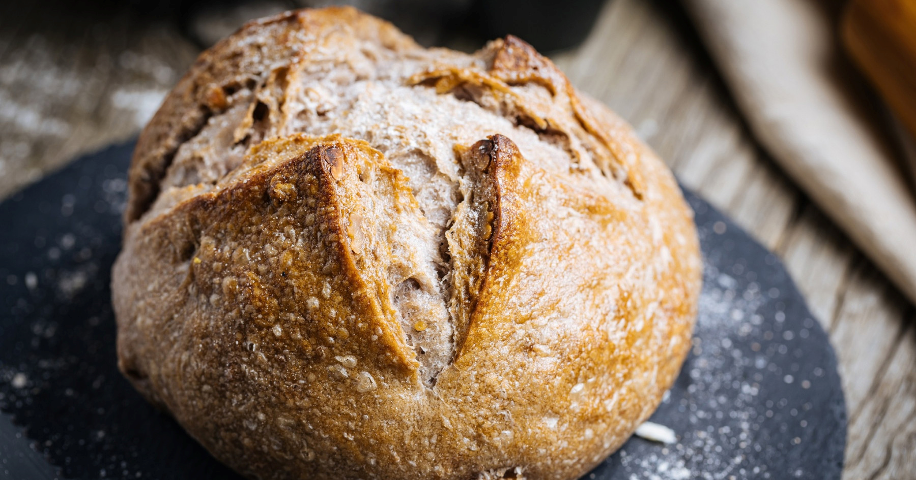 Mnogi pogrešno čuvaju sourdough kruh: Jednostavan trik čuva mu svježinu danima