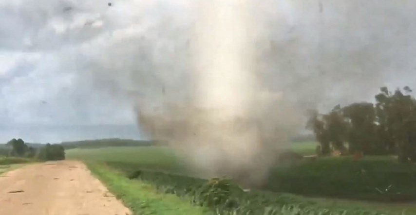 Snimio tornado sa samo nekoliko metara udaljenosti, vrištao je od uzbuđenja