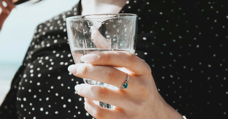 Evo koliko čaša vode zapravo trebamo popiti u danu (nije osam)