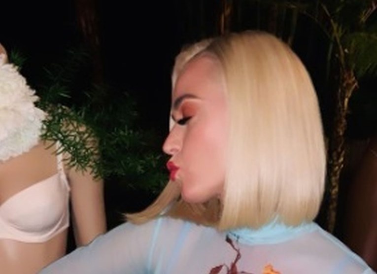 Prozirna majica Katy Perry otkrila njeno bujno poprsje