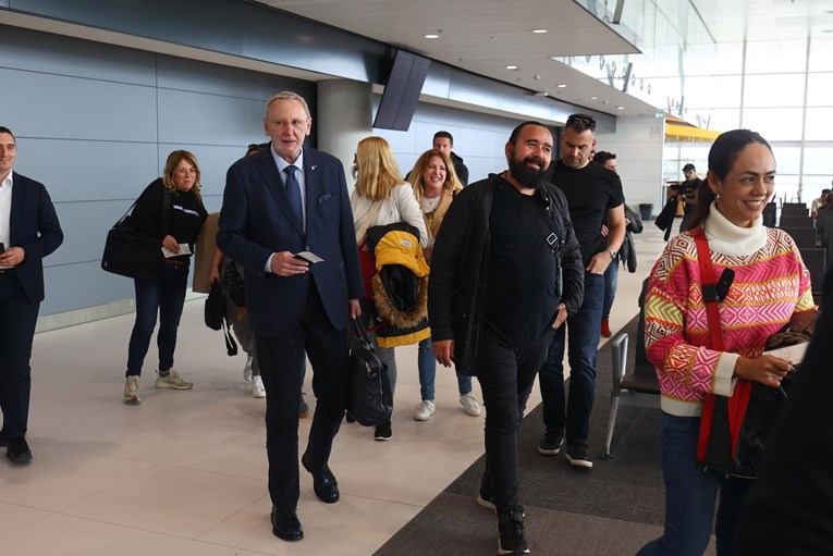 Božinović sjeo u avion, trebao svečano letjeti. Avion krenuo po pisti pa se vratio