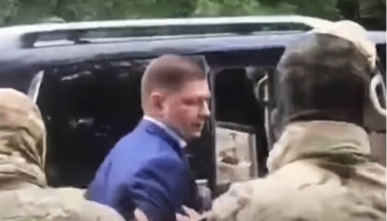 VIDEO Uhićen ruski guverner, maskirani agenti ga izvukli iz auta i strpali u kombi