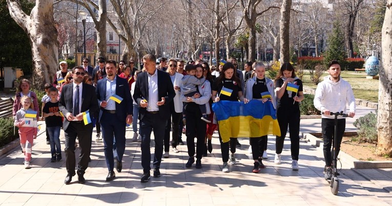Prosvjed studenata u Mostaru za mir u Ukrajini: "Neće biti rata u BiH"