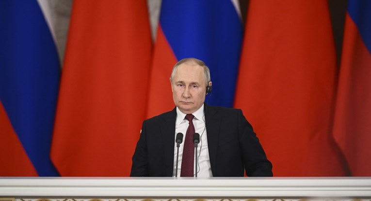 Britanija kaže da Putin namjerno dezinformira javnost o streljivu koje šalju Ukrajini
