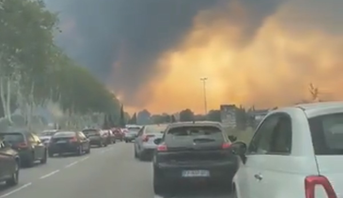 VIDEO Velik požar na jugu Francuske, ljudi bježe, evakuirani kampovi