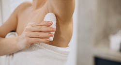 Jedan simptom raka dojke koji možemo uočiti pri korištenju dezodoransa, kažu doktori