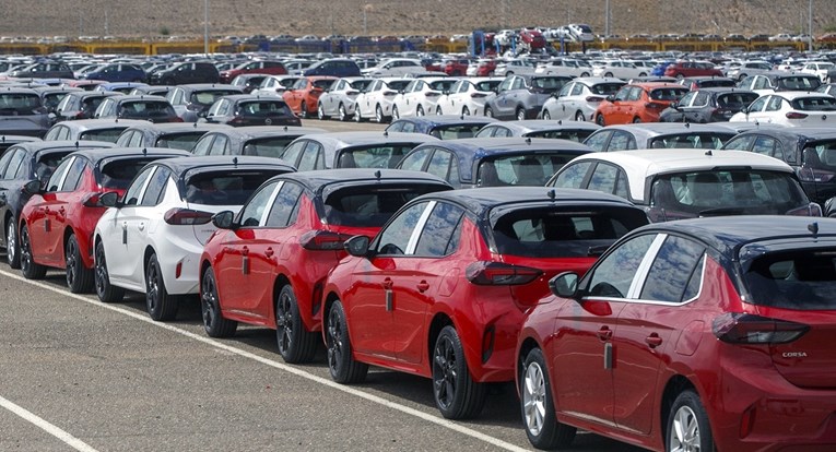 Broj novih registriranih auta u Europskoj uniji porastao četvrti mjesec zaredom