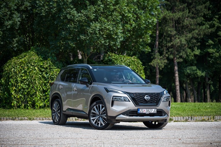 Testirali smo Nissan X-Trail u top izdanju: Toči benzin, a vozi na struju