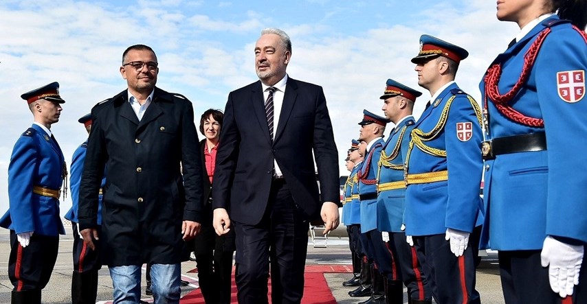 Premijer Crne Gore stigao u Beograd, srpski ministar ga dočekao u trapericama