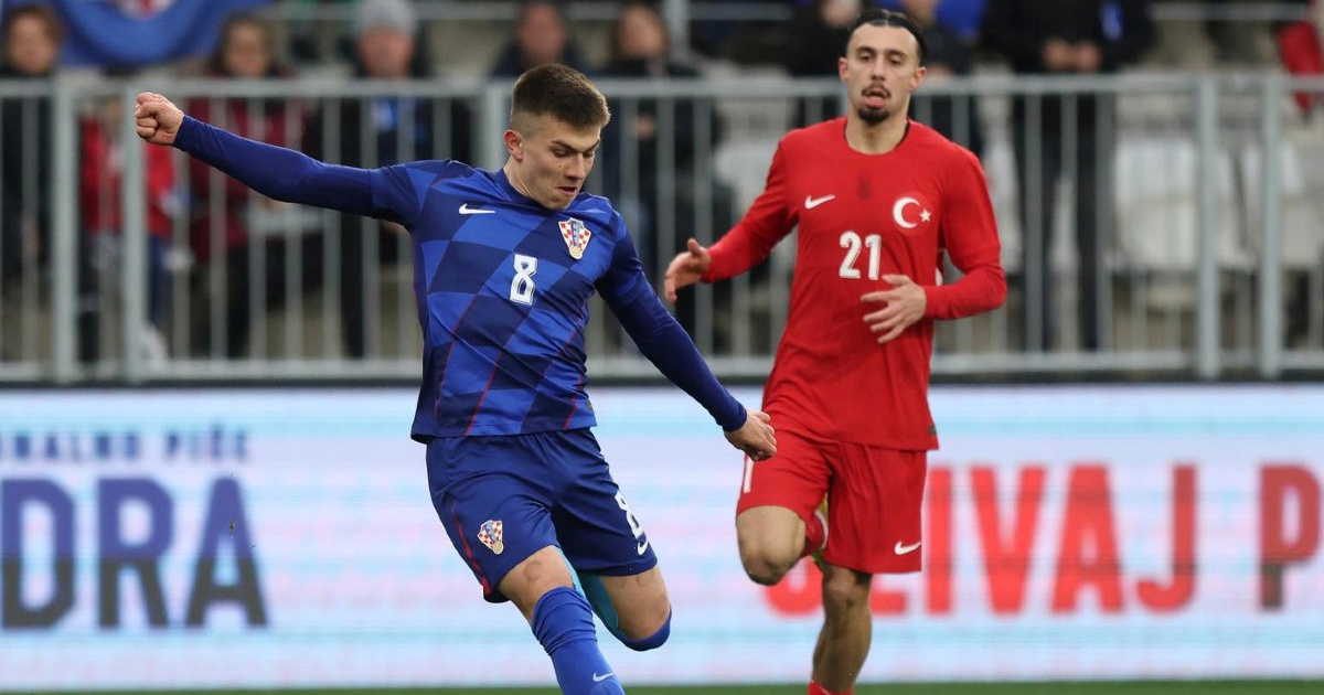 UŽIVO Nastavljena utakmica nakon dugog prekida. Turci s igračem manje