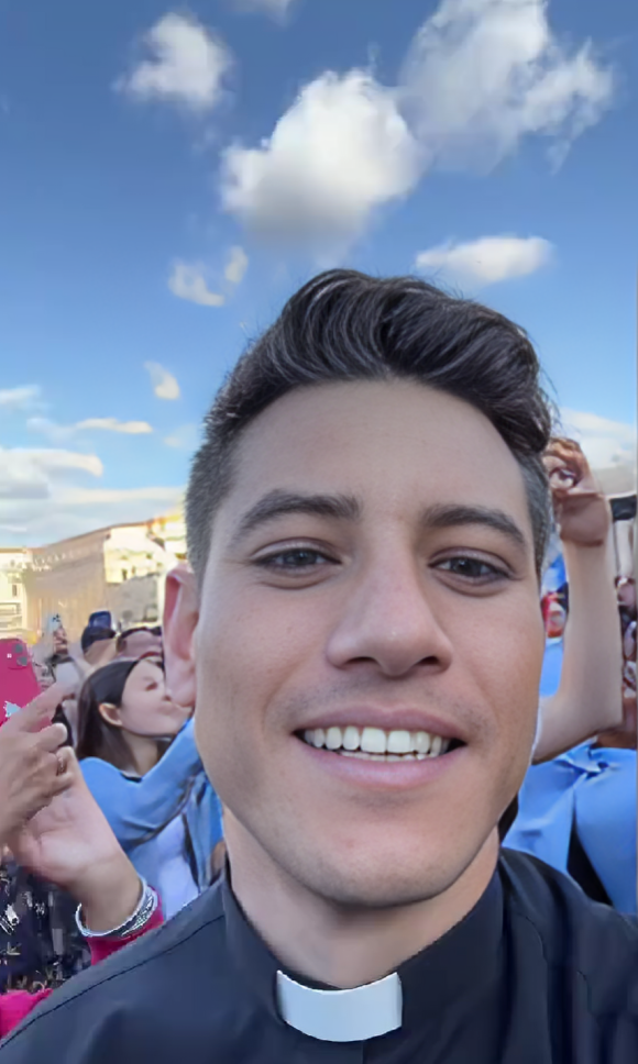 Svećenik se snimao u Vatikanu kad je proglašen novi papa, komentari su sve