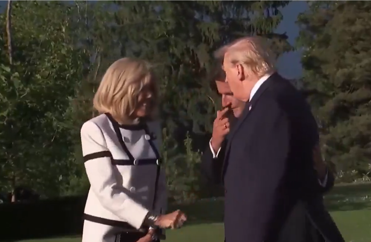 Trump se rugao da žena tuče Macrona. Sad se susreo s njom, pogledajte snimku
