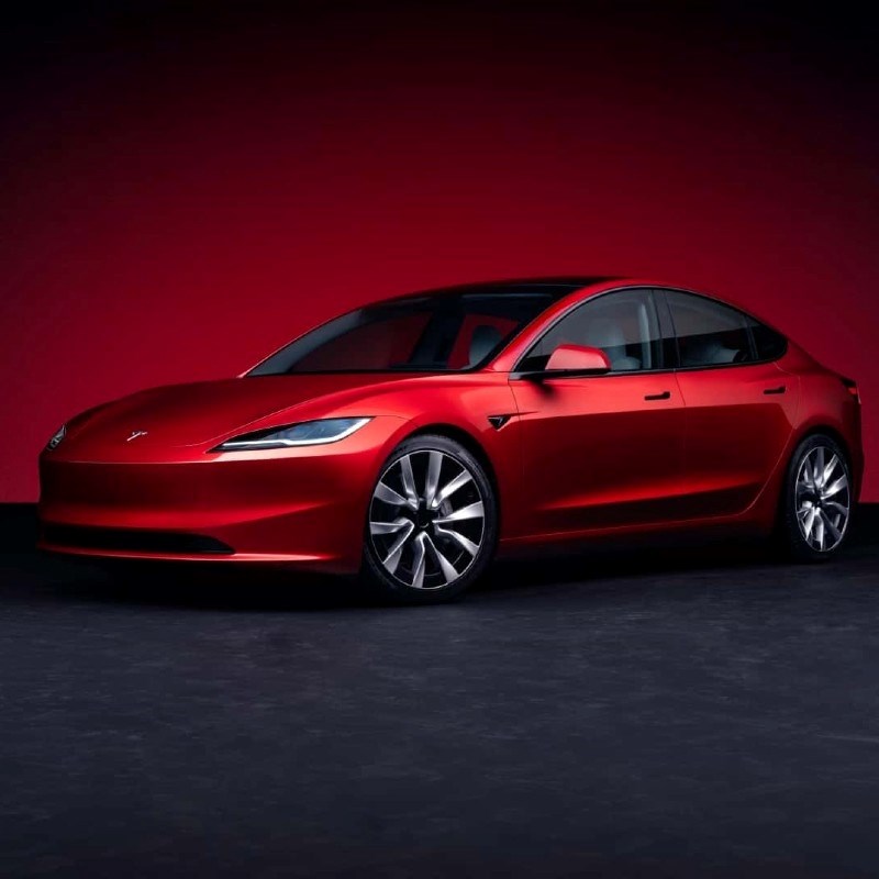 Novi Tesla Model 3 donosi uređeniji interijer i veći doseg