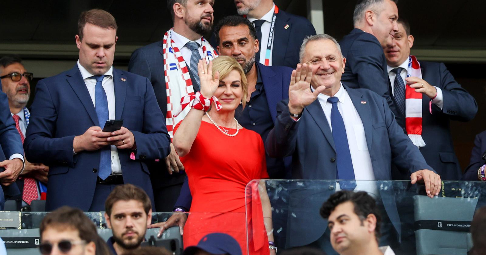 FOTO Kolinda je na tribinama u crveno-bijelom, mahala je kamerama