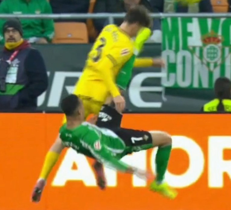 Pogledajte pokušaj škarica zbog kojih je Antony zaradio crveni karton