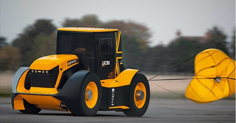 VIDEO Pogledajte super-traktor u akciji: Ne ore, ali juri 250 km/h
