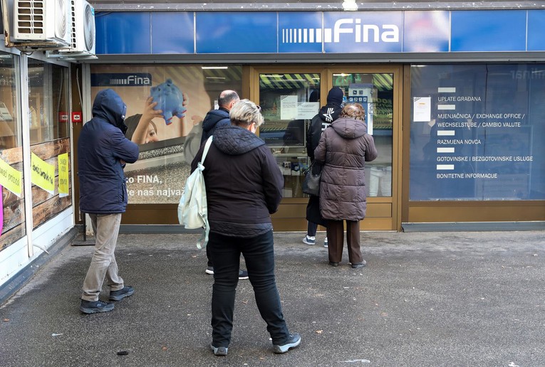 Fina će besplatno pomagati zaduženim građanima. Evo što će nuditi