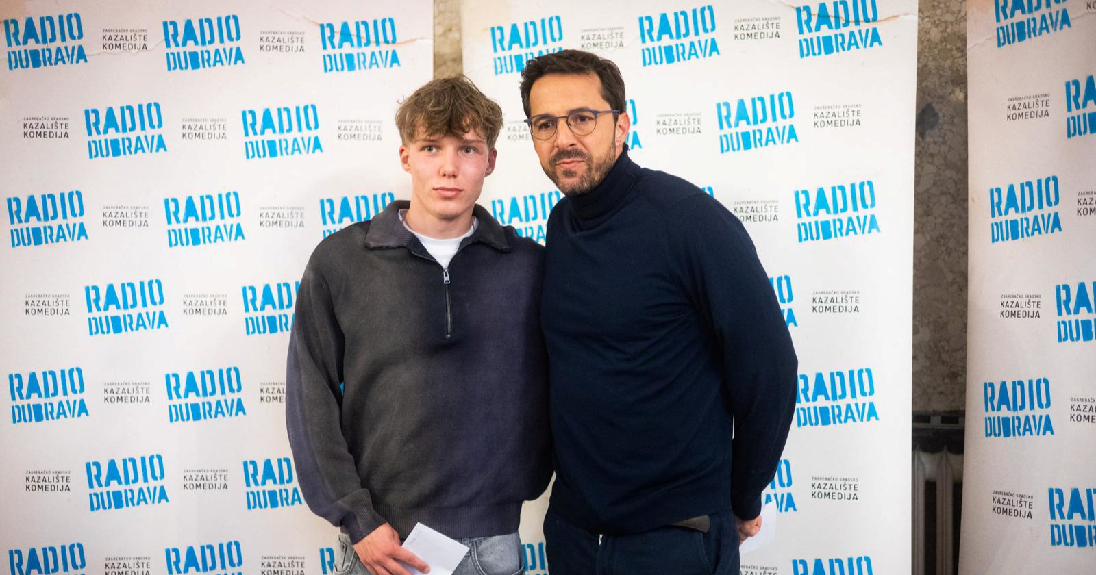 Filip Juričić bio na premijeri mjuzikla "Radio Dubrava" sa starijim sinom Janom