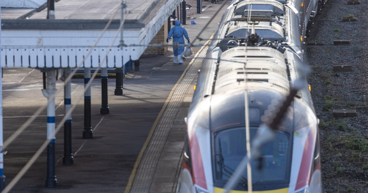 Napadač iz vlaka u Engleskoj nije otprije poznat policiji